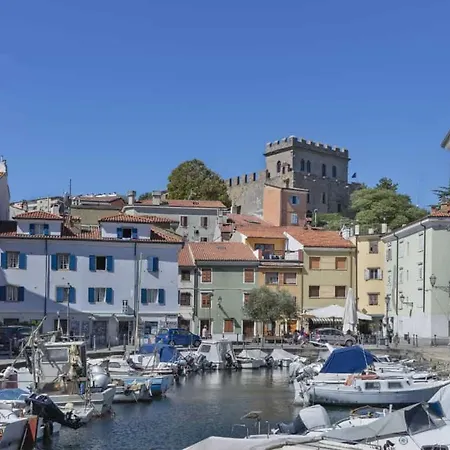 Alle Pratoline Spaziosa Vicino Trieste E Mare Con Deposito Bici E Moto Coperto Holiday home Muggia